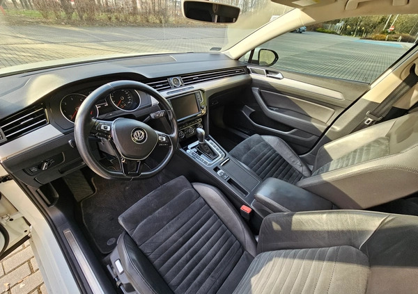 Volkswagen Passat cena 52000 przebieg: 249000, rok produkcji 2015 z Kalisz małe 121
